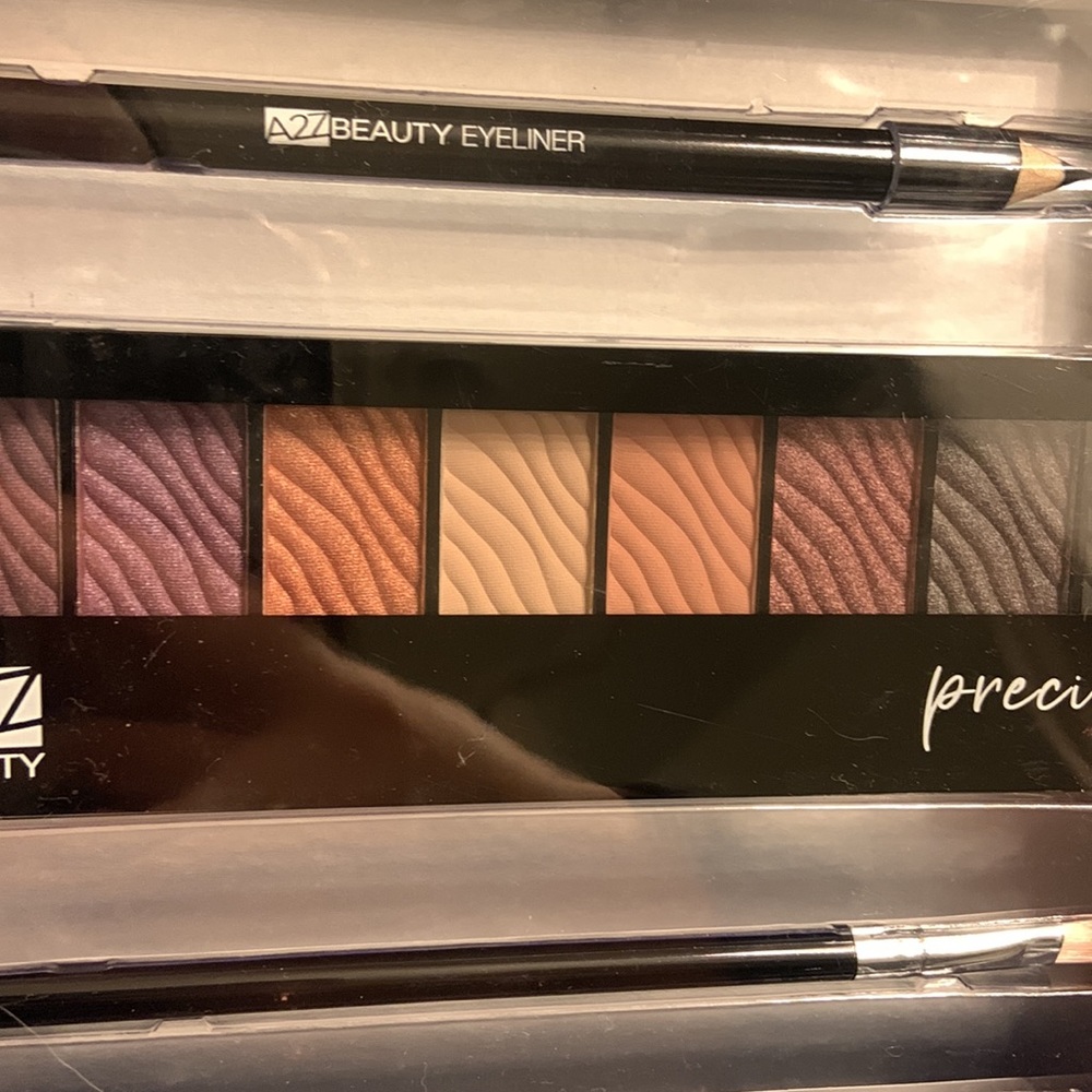 Eye shadow - Picture 3 of 5